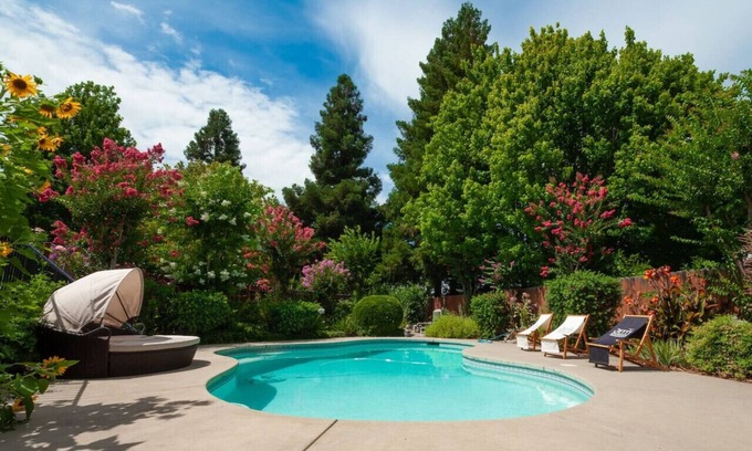 Chico House | King Bed Pet Friendly Home Gorgeous 'hood & Nature
