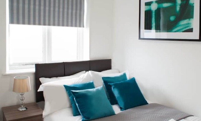 Thrapston House | King BED W/Garden. Perfect Location. Free Parking