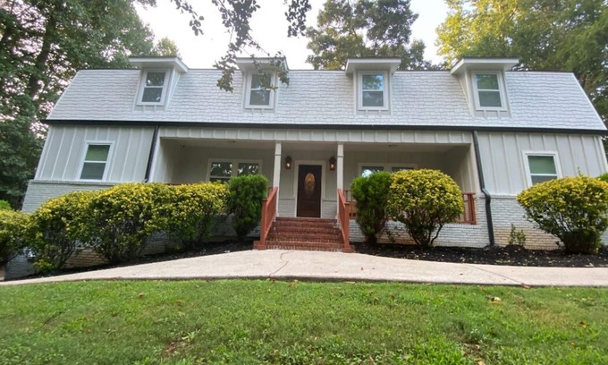 Roswell Apartment | KING bed + walk to food & nature. Long-Term Okay!