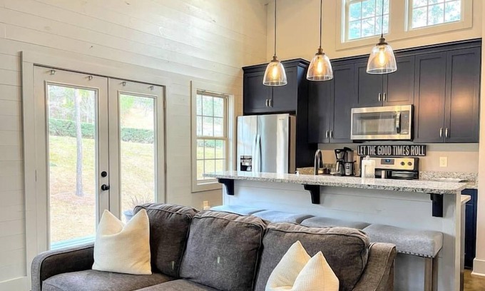 Tallassee House | King Beds - Comfortable and Quiet