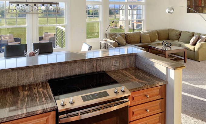 Thornton Condo | King beds , spectacular mtn views and sunsets!