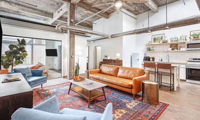 Old Fourth Ward Apartment | King Beds|Walker's Paradise| Urban Apothecary Loft