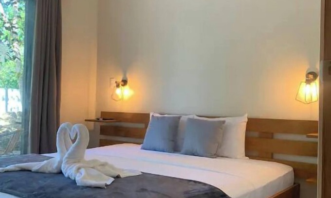 Puerto Viejo de Talamanca Villa | King Size Bed Family Apartment Full Kitchen Pool Side Near Beach - 102
