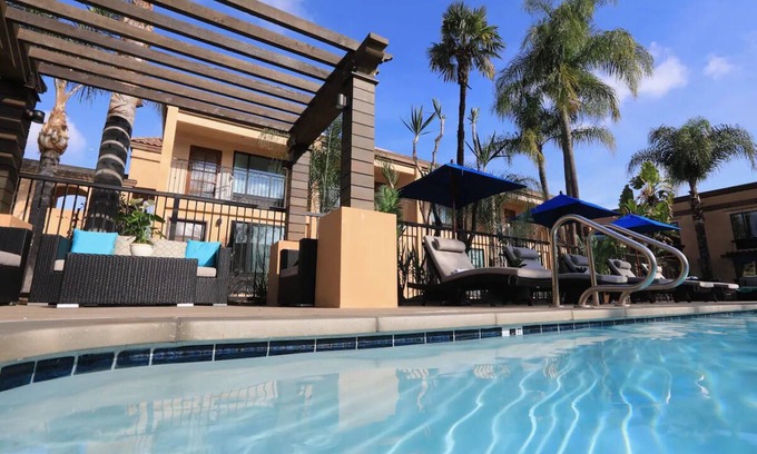 Harbor Hotel | King Deluxe Patio, The Cove Hotel | Heated Pool and Wave Lounge