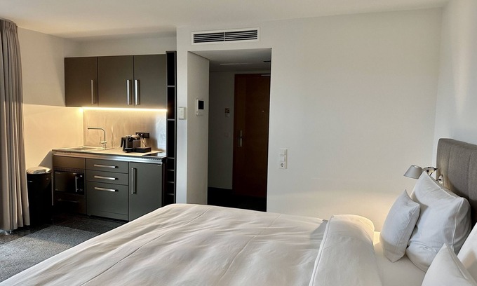 Unterrath Hotel | King Double Deluxe Apartment + Balcony