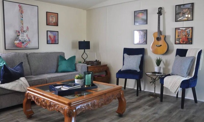 Lebanon House | King of the Road