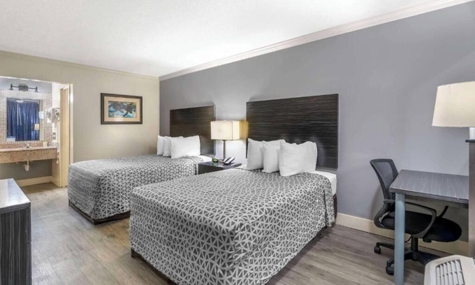 Southwest Orlando Apartment | King Or Twin Room Gator Golf Adventure Park ORL