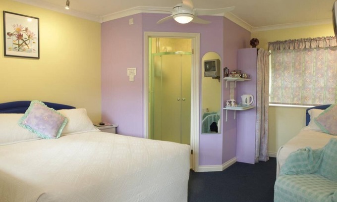 Takeley Bed & Breakfast | King room at Little Bullocks Farm