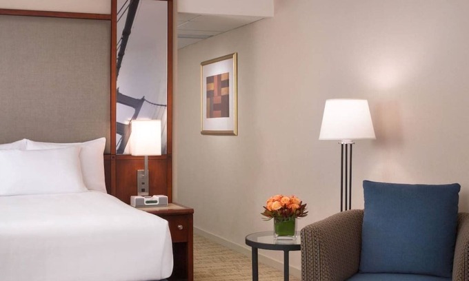 Financial District Hotel | King Room at a 4⭐️ Hotel