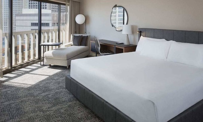Financial District Hotel | King Room at a 4⭐️ Hotel