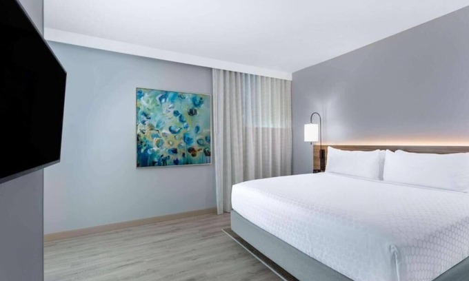 Miami Springs Apartment | King Room Near Circle K MIA