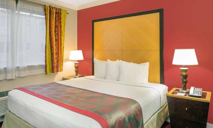 Miami Springs Apartment | King Room Near McDonald's MIA