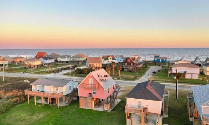 Freeport House | King size bed! 3BR Surfside Beach Bungalow Ocean & BayViews, Steps from Ocean!n