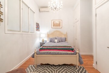 Greenwich Village House | King Size Parlour with Sunroom
