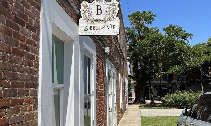 Biloxi Apartment | King Size Suite located in Downtown Ocean Springs
