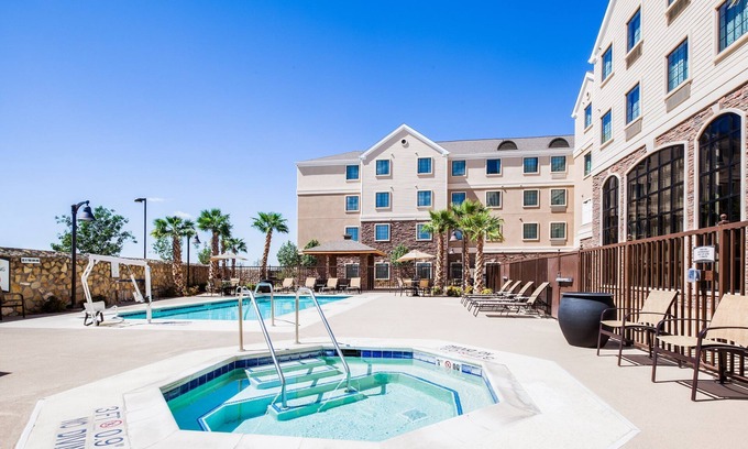 Biggs Field Apartment | King Studio | Free Daily Breakfast, Outdoor Pool Access, 24h Business Center