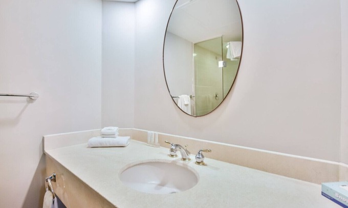 Oro-Medonte Condo | King Studio Suite at Highland Estates-Heated Pool