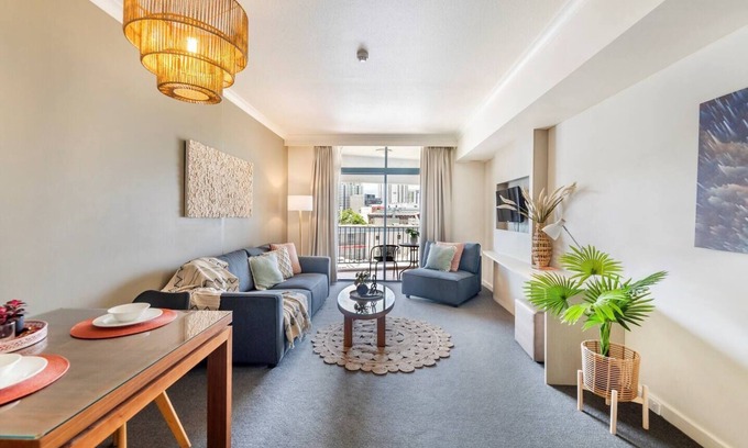 Darwin City Centre Apartment | King Suite Dreams Poolside Living on the Esplanade