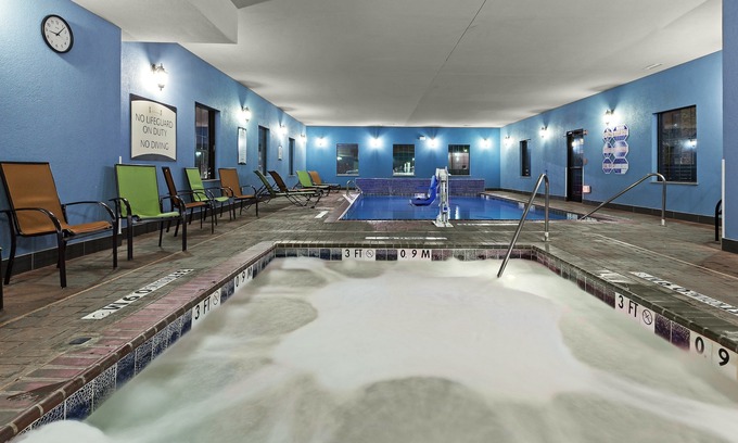 Amarillo Condo | King Suite | Free Daily Breakfast, Indoor Pool + Fitness Center