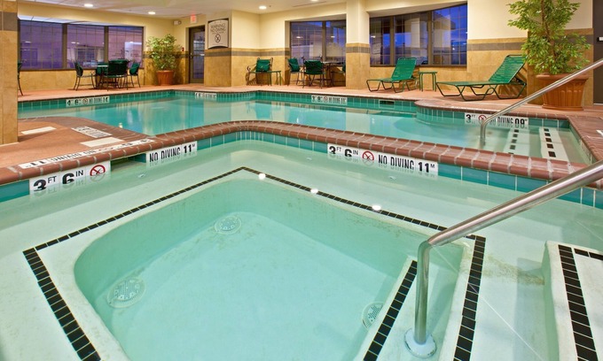 Downtown Indianapolis Condo | King Suite Near Airport | Pool + 24h Gym