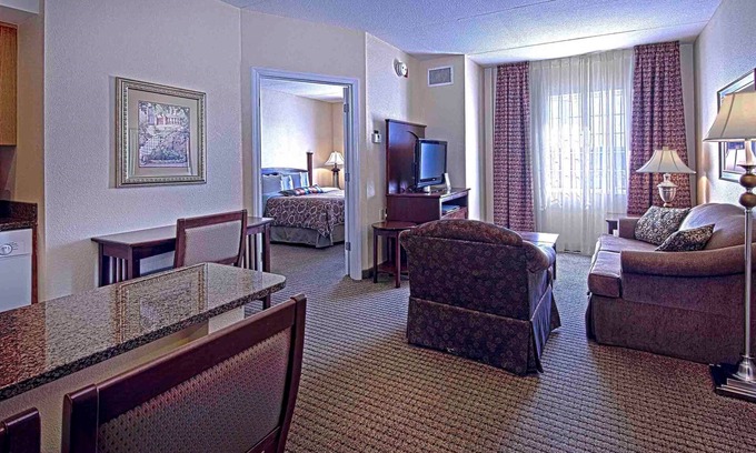 Graysville Condo | King Suite Near CHA | Free Breakfast Buffet, Pool, Gym.