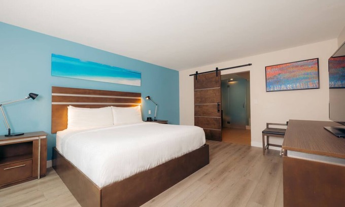 Harbor Hotel | King Suite, The Cove Hotel | Cruise Port Access, Heated Pool, Bar & Gym