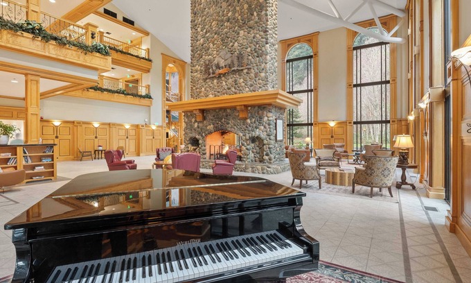 North Bonneville Resort | King with Mountain View