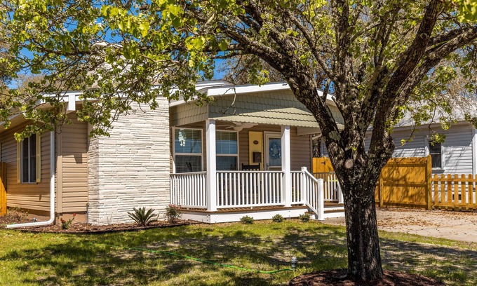 Morehead City House | Kingfisher - Beautifully Remodeled Bungalow, Come Relax, Breathe and Enjoy!