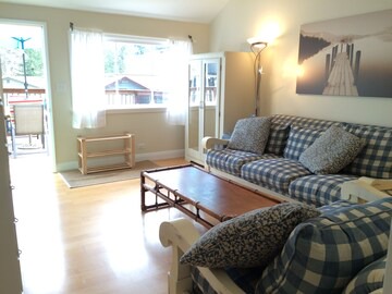 Cultus Lake Cabin | Kingfisher Cabin in Cultus Lake