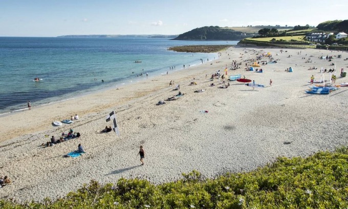 Falmouth House | Kingfisher Cottage Pendra Loweth Falmouth 2 min drive to beach, enclosed garden.