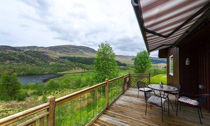 Crianlarich Ski Chalet | Kingfisher Lodge with sensational loch views