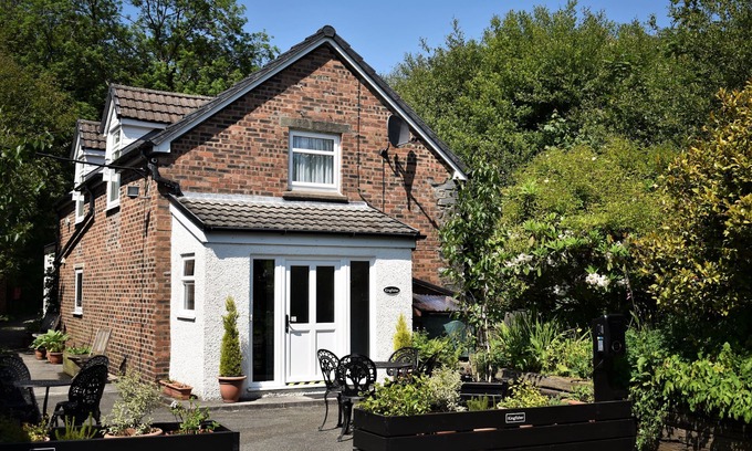 Whitland Cottage | KINGFISHER, pet friendly, character holiday cottage in Blaenwaun