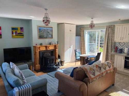 Kenmare Apartment | Kingfisher Riverside Retreat