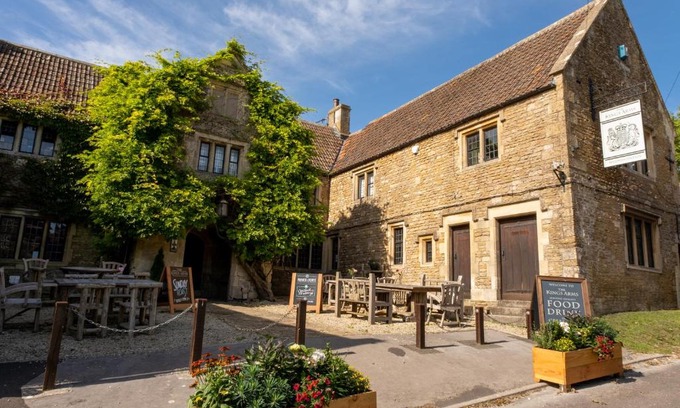Monkton Farleigh Apartment | Kings Arms Duplex