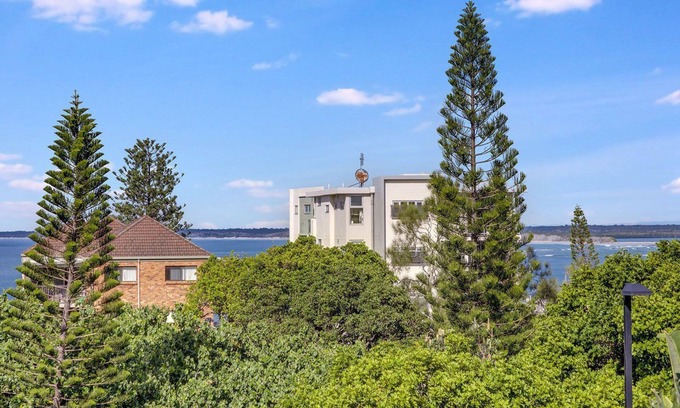 Kings Beach Apartment | KINGS COVE UNIT 7 - Enjoy a modern refurbished interior and ocean views