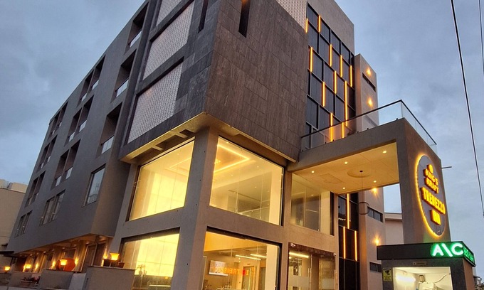 Somnath Hotel | Kings Kraft Tremezzo Inn Somnath
