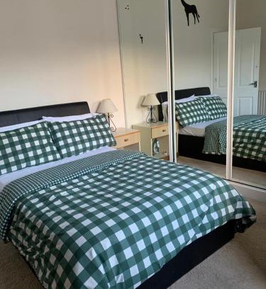 Central Aberdeen Apartment | Kings St View Simple Apartment