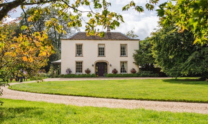 Kingscote House | Kingscote Park House - sleeps 19 guests in 9 bedrooms