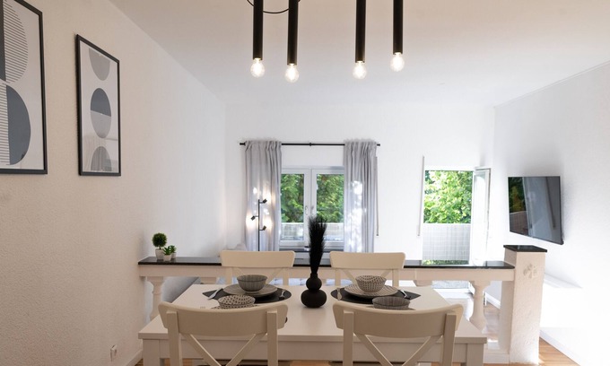 Pforzheim Apartment | Kingsize Bett, Naturidylle, Netflix, Großräumig