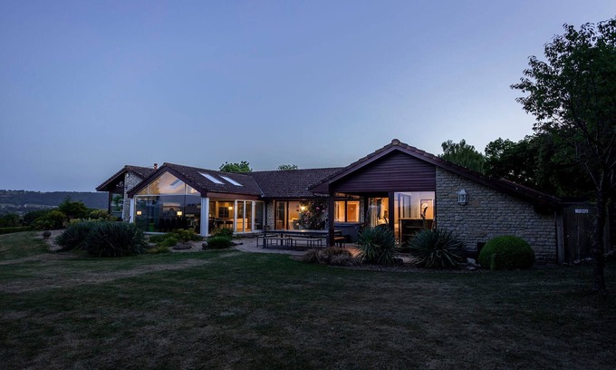 Compton Martin House | Kingsley Lake View & Paddocks - A group retreat with hot tubs, sports bars & spectacular lake views
