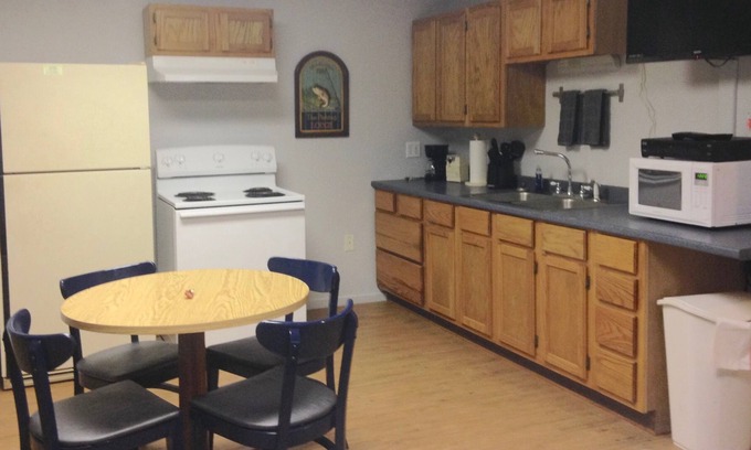 Broaddus House | Kingsley's Corner Room 1 - Full Kitchen