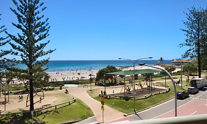 Coolangatta Apartment | Kingston Court Unit 11 Right on the beach in Rainbow Bay Coolangatta