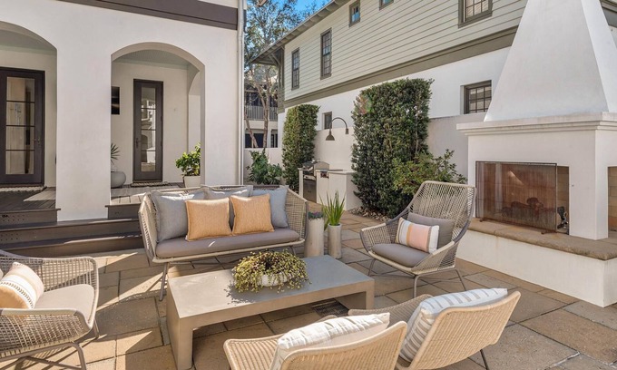 Rosemary Beach Cottage | Kingston Landing-First time Rental-Contemporary Chic-Pool/Courtyard-Bikes
