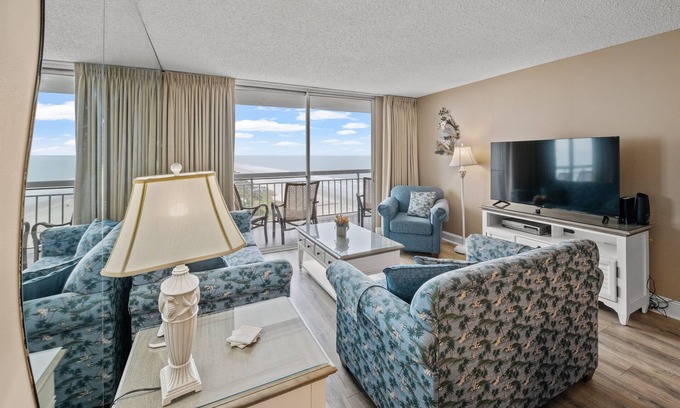 Arcadian Shores Condo | Kingston S Hampton 1107 w/Outdoor Pool & Beach