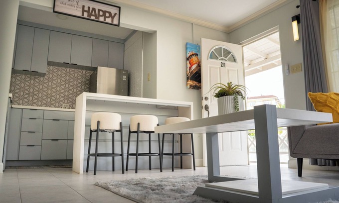 Beverly Hills Apartment | Kingston Skyline Escape - Modern, Gated, Peaceful, Easy Access/Top Attractions