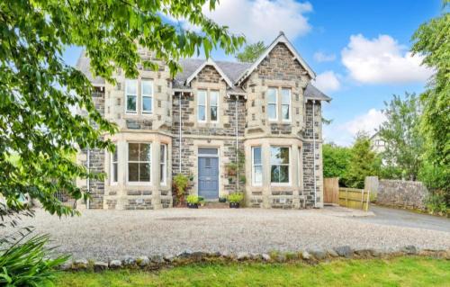 Pitlochry Villa | Kinnaird Country House with Hot Tub