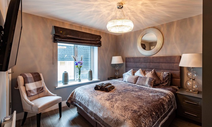 Kinsale House | Kinsale Town centre , sleeps16, 6 bedrooms, run by Exquisite Holiday Homes