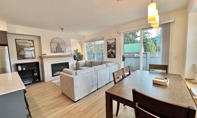 East Kootenay House | Kinsmen Beach Casa in Invermere!