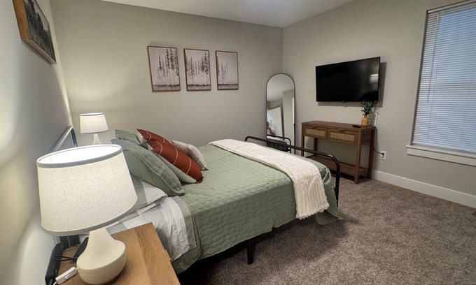 Saint Marys Allen County House | Kinsmoor Flats-Minutes from Downtown