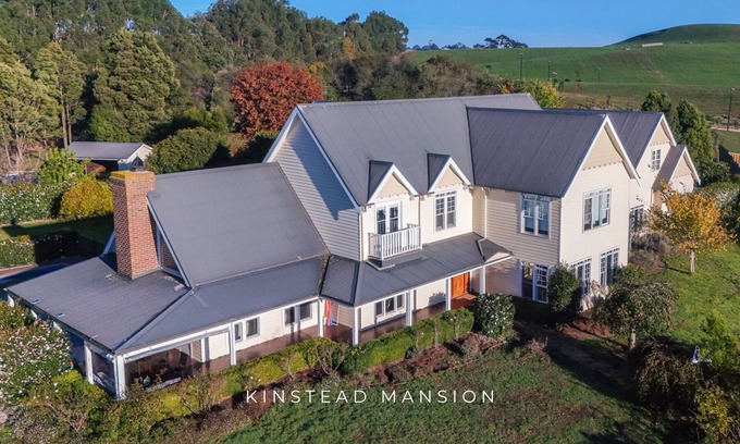 Warragul House | Kinstead Mansion - Modern escape for up to 21 guests 1 hour away from Melbourne!